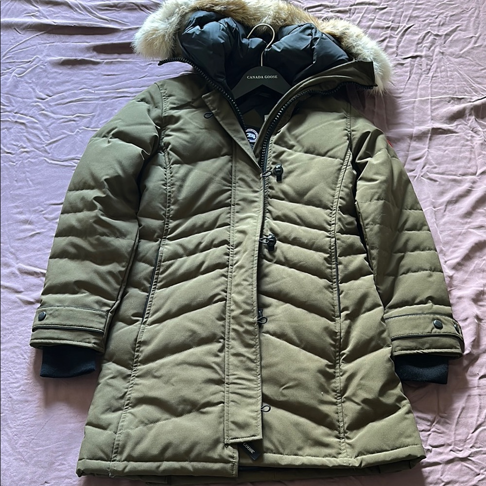 100 % authentic Canada Goose Women's military green Parka